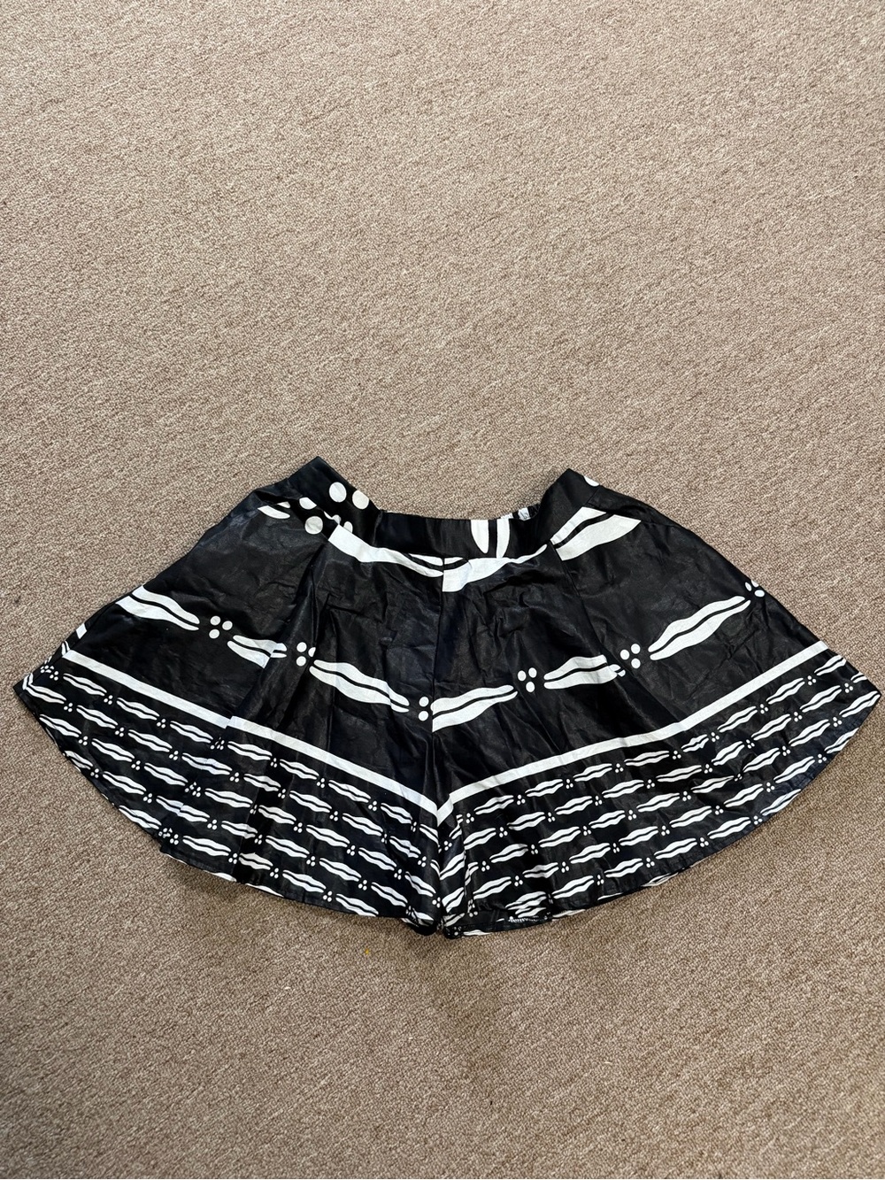 Bubble shorts in Wax Cotton Black/White print, XL, NWT